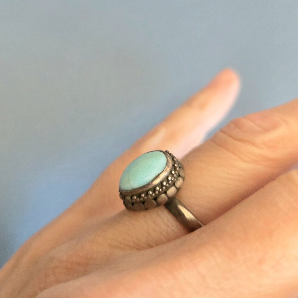 Vintage sterling silver 925 ring with Turquoise stone. Size 7 (17mm diameter).